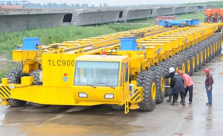 龍派Yl900A型輪胎式運梁車 龍派Yl900A型輪胎式運梁車